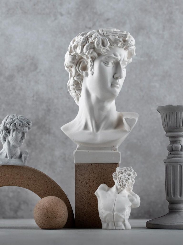 Patung Abstrak Eropa Modern: Eksperimen Artistik