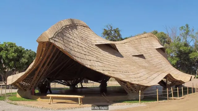 Karya Spektakuler dari Material Sederhana yang Sementara