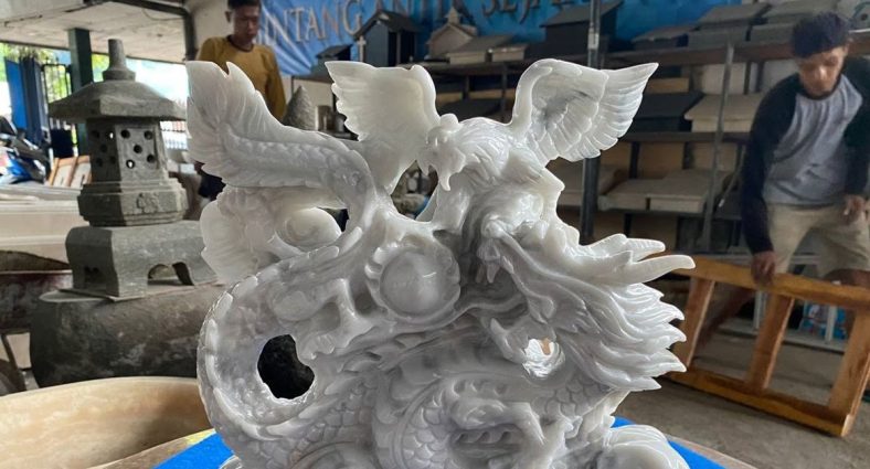 Seni Patung Fantasi dan Karakter Imajinatif